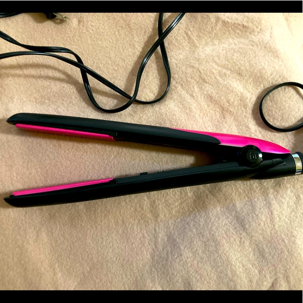 Ceramic hair straightener